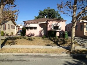 3 bed 1 bath house in LA, CA